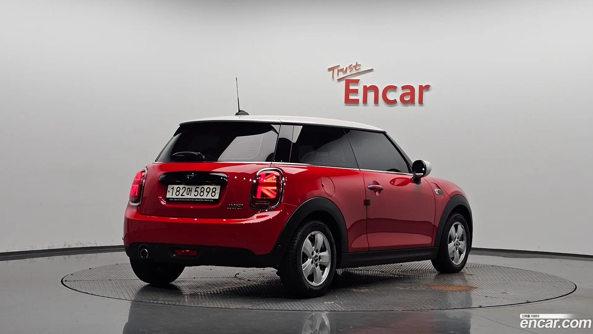 Main__Slider__Photo:Cooper Mini 2021.2-1