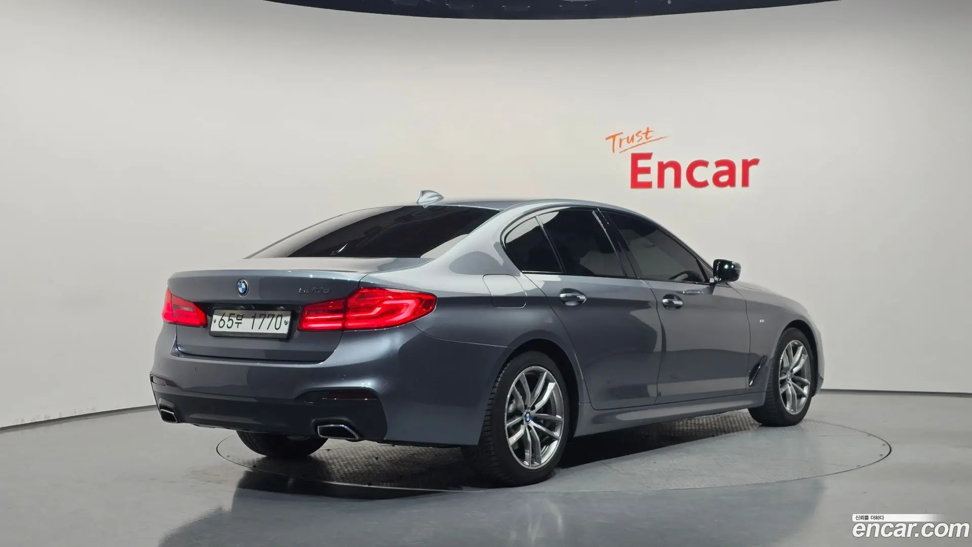 Main__Slider__Photo:5-Series BMW 2017.8-1