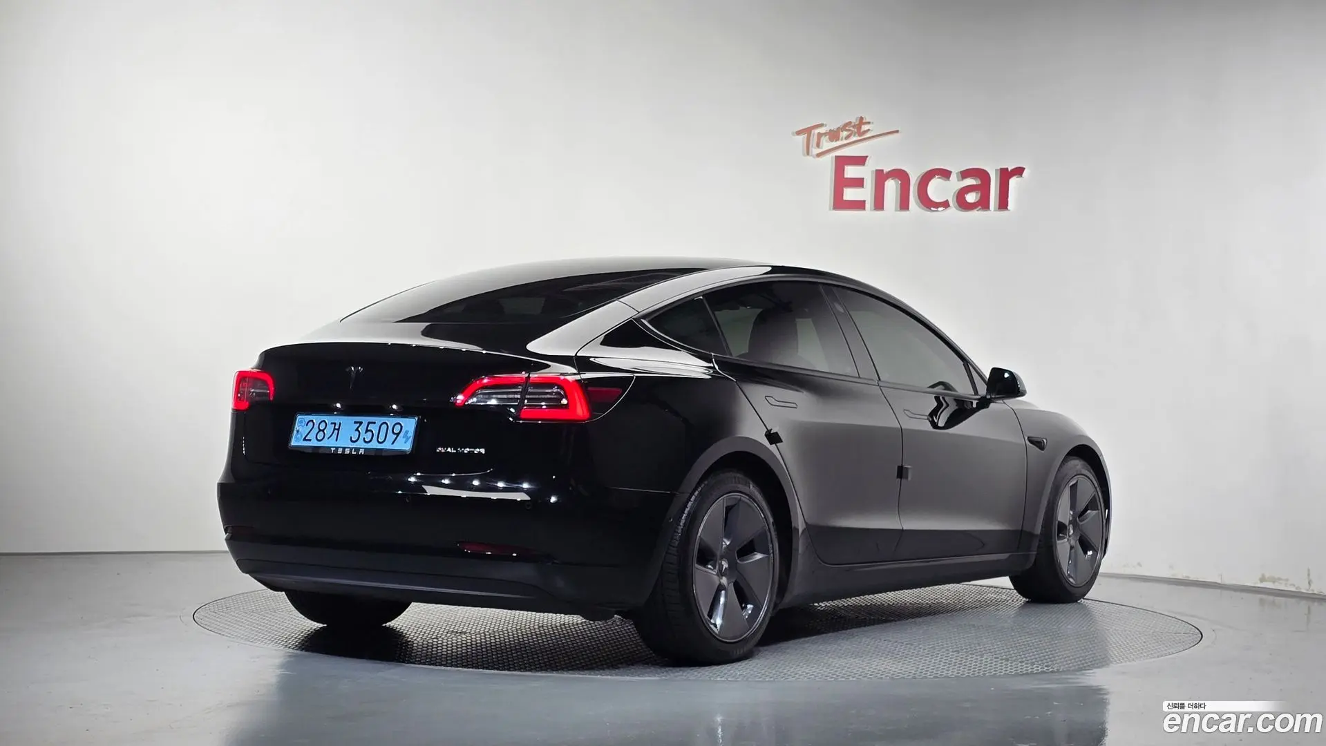 Main__Slider__Photo:Model 3 Tesla 2022.8-1
