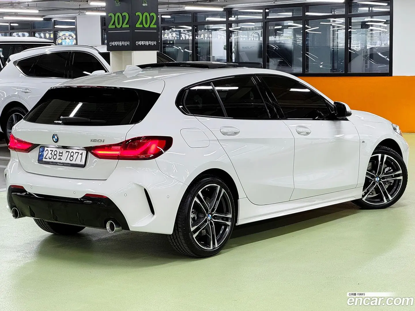 Main__Slider__Photo:1-Series BMW 2023.10-1