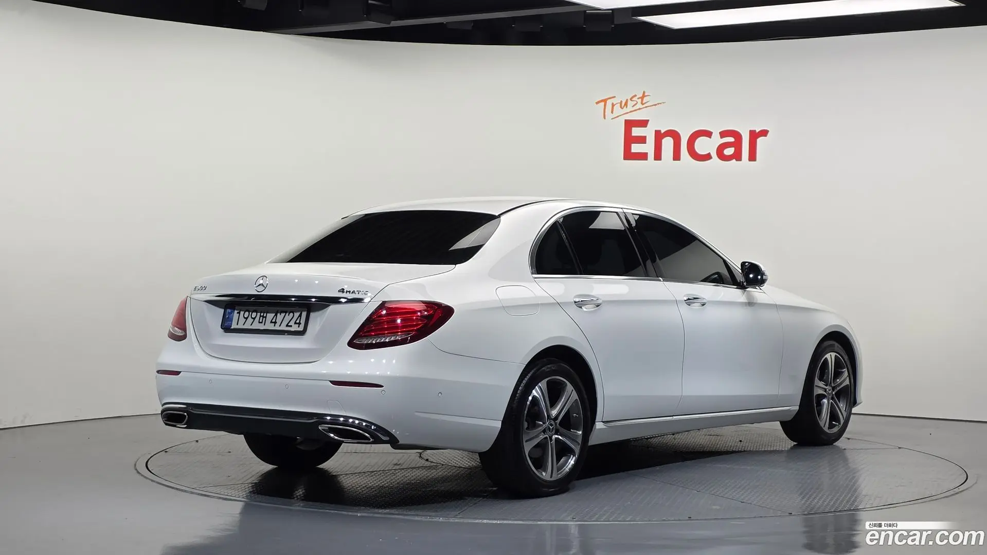 Main__Slider__Photo:E-Class Mercedes-Benz 2018.4-1