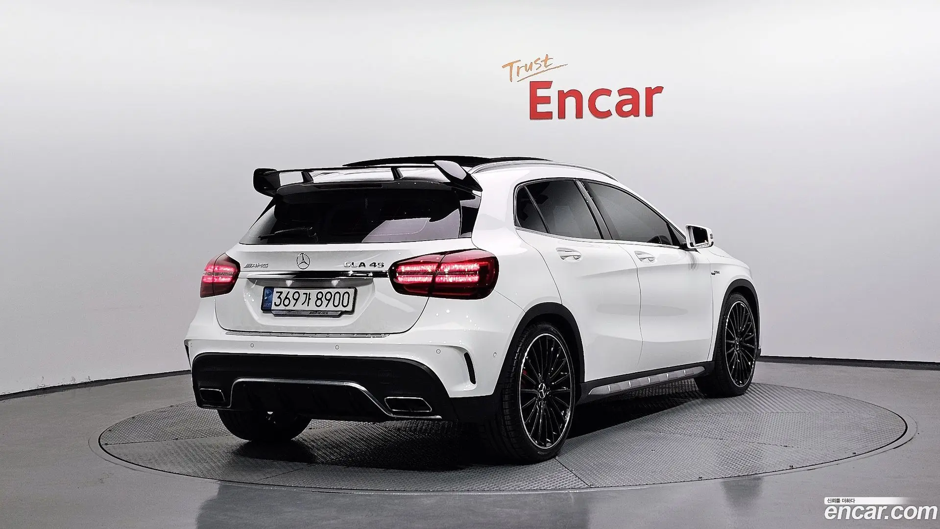 Main__Slider__Photo:GLA-Class Mercedes-Benz 2019.3-1
