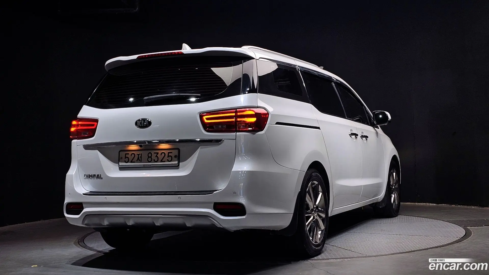 Main__Slider__Photo:Canival Kia 2019.3-1
