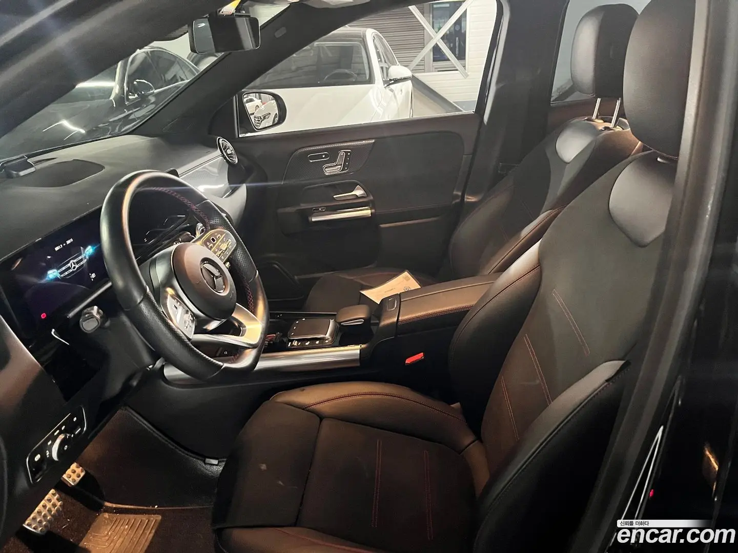 Main__Slider__Photo:GLA-Class Mercedes-Benz 2022.11-1
