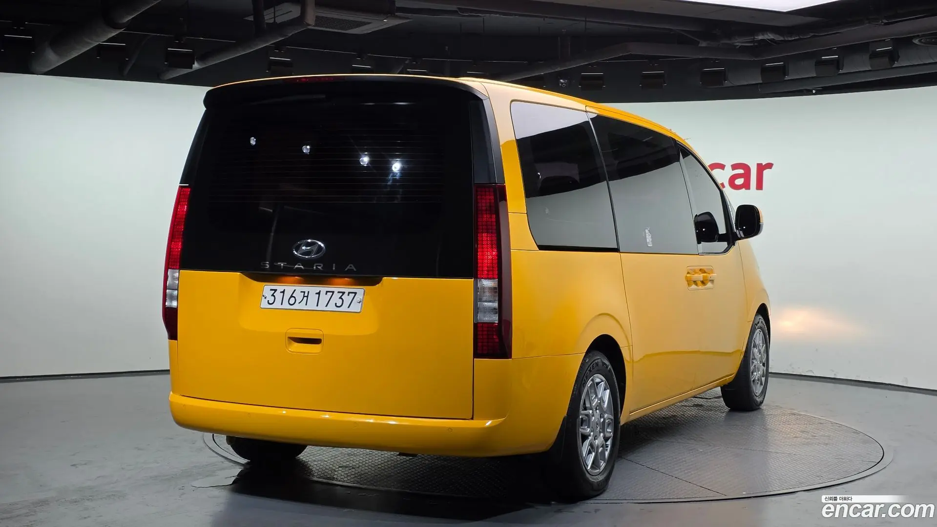 Main__Slider__Photo:Staria Hyundai 2021.10-1