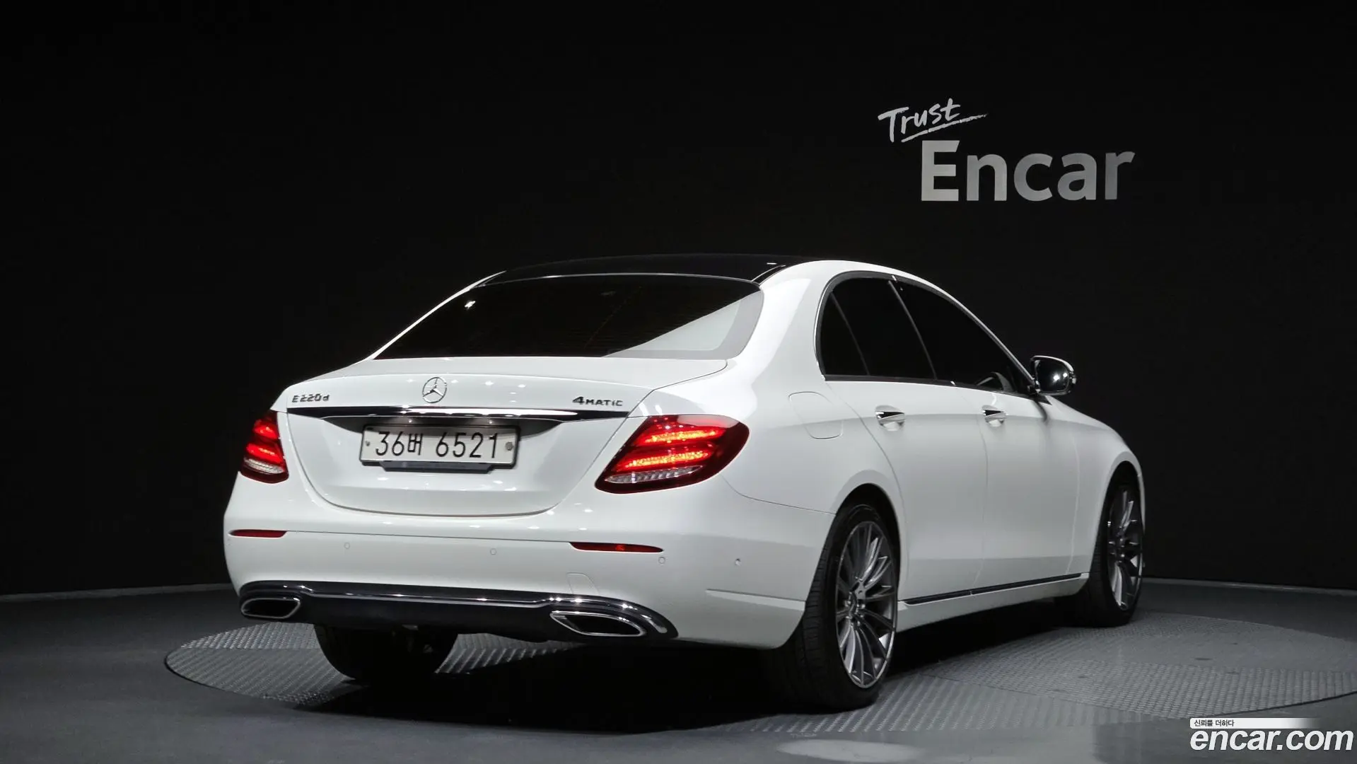Main__Slider__Photo:E-Class Mercedes-Benz 2017.2-1