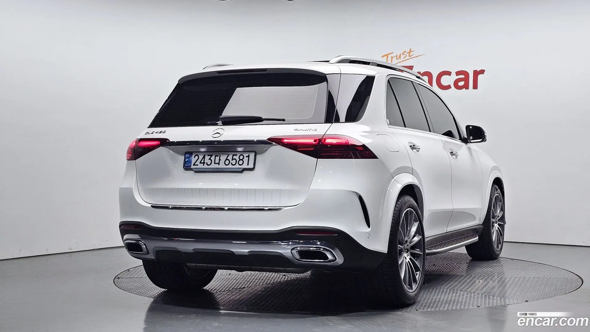 Main__Slider__Photo:GLE-Class Mercedes-Benz 2024.6-1