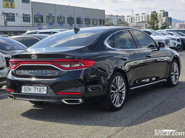 Main__Slider__Photo:Grandeur Hyundai 2018.6-1