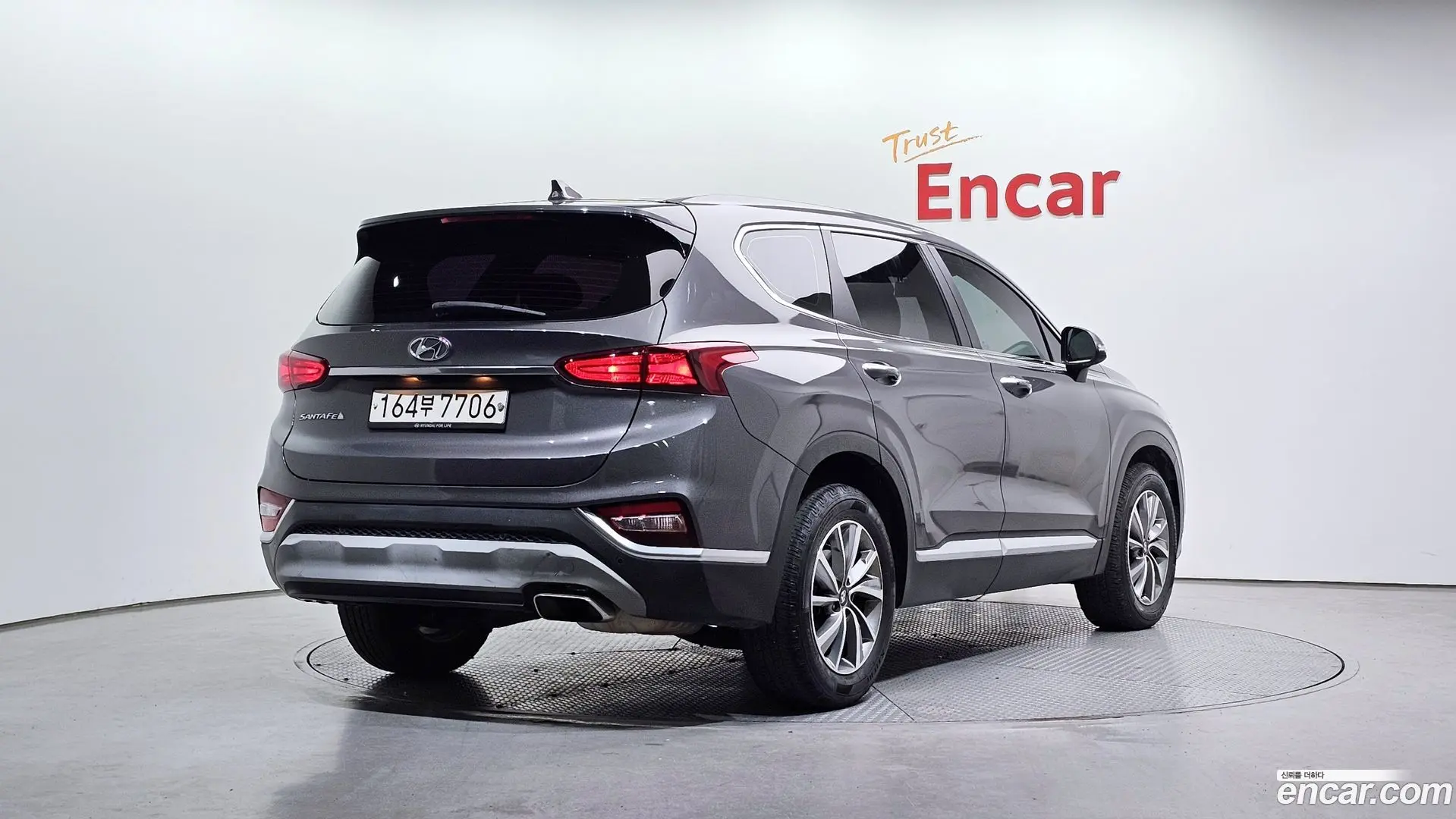 Main__Slider__Photo:Santafe Hyundai 2020.4-1