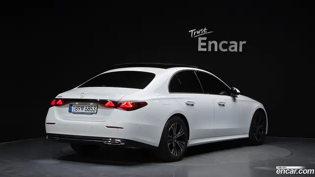 Main__Slider__Photo:E-Class Mercedes-Benz 2025.3-1