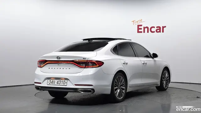 Main__Slider__Photo:Grandeur Hyundai 2017.6-1