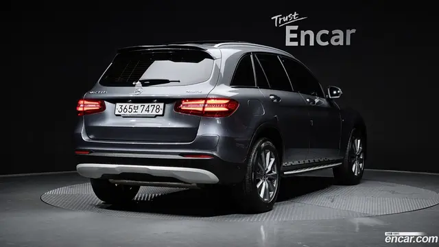 Main__Slider__Photo:GLC-Class Mercedes-Benz 2019.4-1