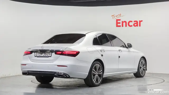 Main__Slider__Photo:E-Class Mercedes-Benz 2021.0-1