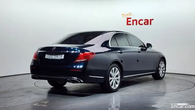 Main__Slider__Photo:E-Class Mercedes-Benz 2016.8-1