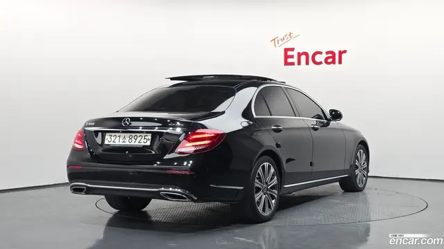 Main__Slider__Photo:E-Class Mercedes-Benz 2020.4-1