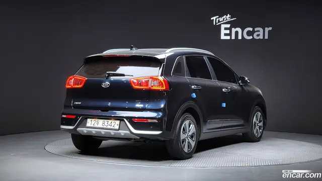 Main__Slider__Photo:Niro Kia 2019.4-1