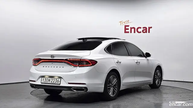 Main__Slider__Photo:Grandeur Hyundai 2018.7-1