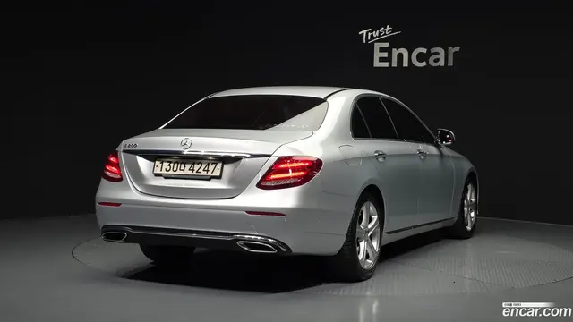 Main__Slider__Photo:E-Class Mercedes-Benz 2017.2-1
