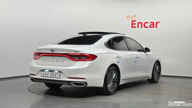Main__Slider__Photo:Grandeur Hyundai 2017.6-1