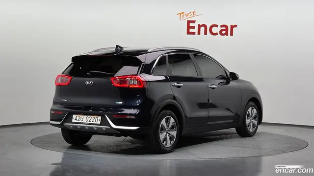 Main__Slider__Photo:Niro Kia 2016.7-1