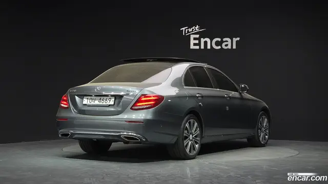 Main__Slider__Photo:E-Class Mercedes-Benz 2019.7-1