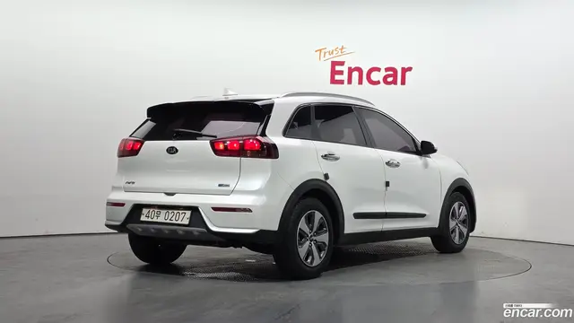 Main__Slider__Photo:Niro Kia 2016.5-1