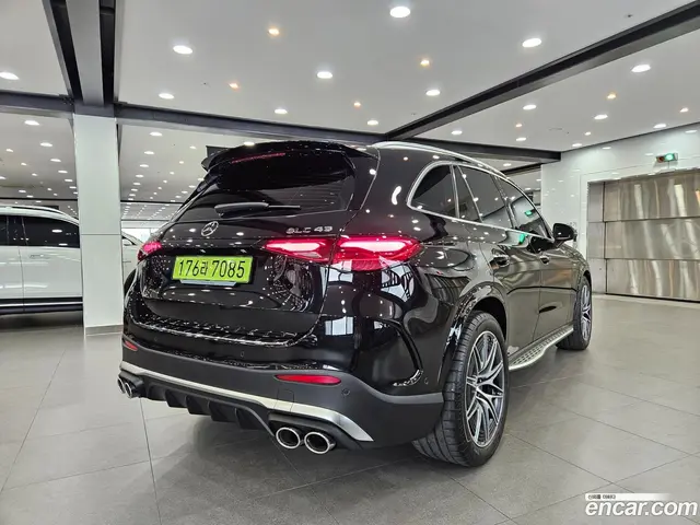 Main__Slider__Photo:GLC-Class Mercedes-Benz 2025.4-1