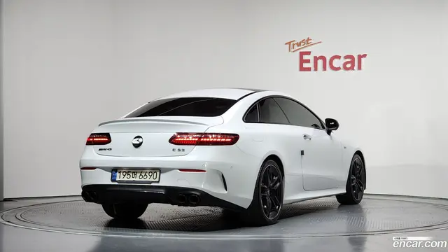 Main__Slider__Photo:E-Class Mercedes-Benz 2023.8-1