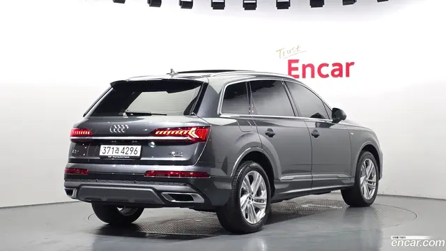 Main__Slider__Photo:Q7 Audi 2022.4-1