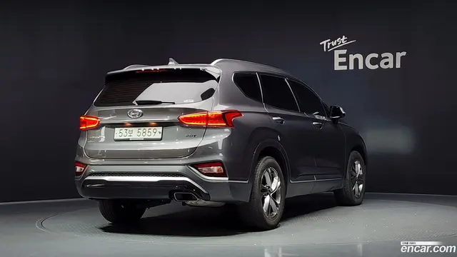 Main__Slider__Photo:Santafe Hyundai 2019.3-1