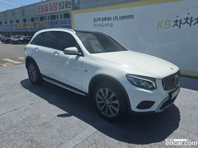 Main__Slider__Photo:GLC-Class Mercedes-Benz 2018.10-1