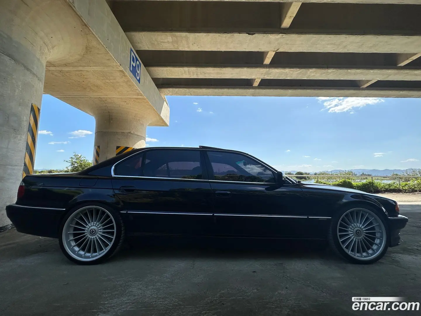 Main__Slider__Photo:7-Series BMW 2001.11-1