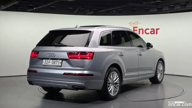 Main__Slider__Photo:Q7 Audi 2016.2-1