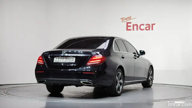 Main__Slider__Photo:E-Class Mercedes-Benz 2019.10-1