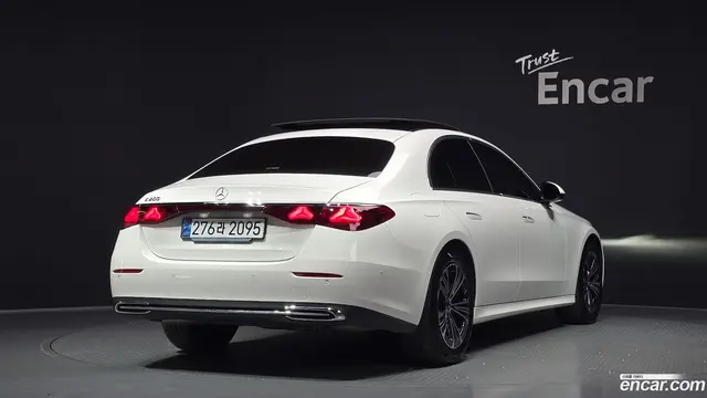 Main__Slider__Photo:E-Class Mercedes-Benz 2025.2-1