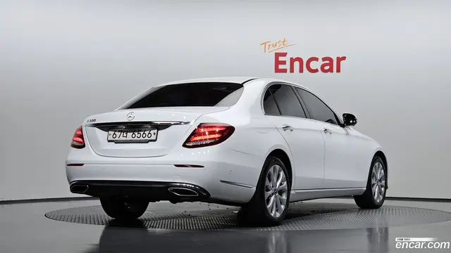 Main__Slider__Photo:E-Class Mercedes-Benz 2018.1-1