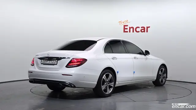 Main__Slider__Photo:E-Class Mercedes-Benz 2018.11-1