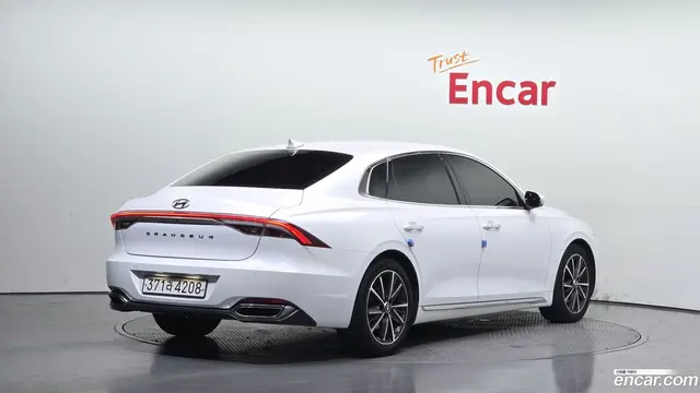 Main__Slider__Photo:Grandeur Hyundai 2020.4-1