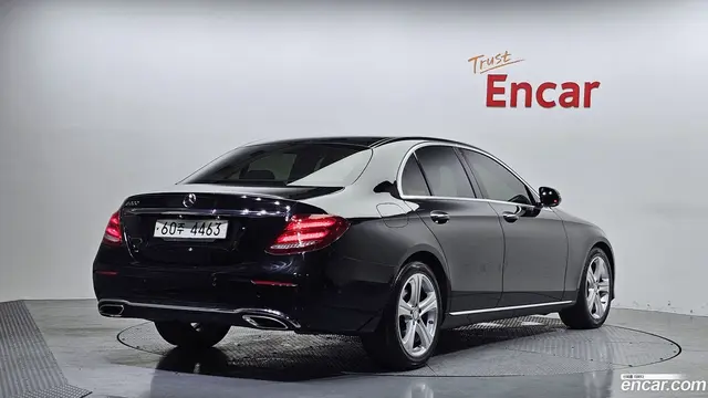 Main__Slider__Photo:E-Class Mercedes-Benz 2017.0-1