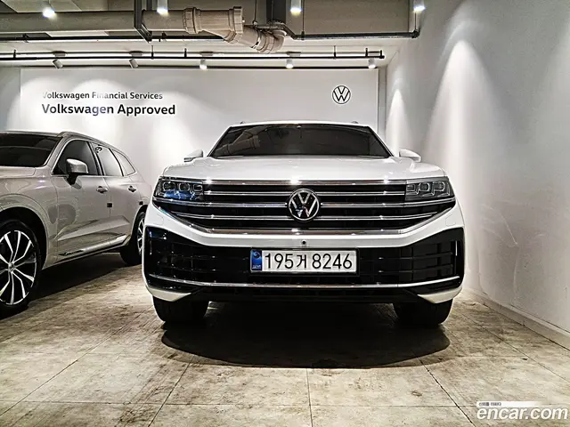 Main__Slider__Photo:Touareg Volkswagen 2024.11-1