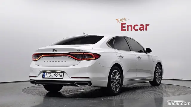 Main__Slider__Photo:Grandeur Hyundai 2019.3-1