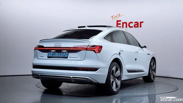 Main__Slider__Photo:e-tron Audi 2021.9-1