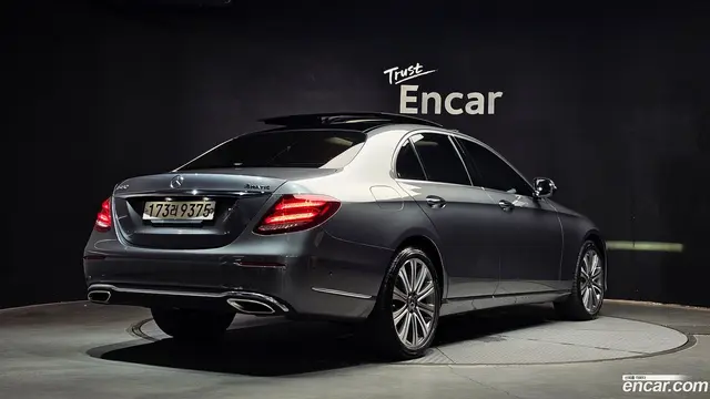 Main__Slider__Photo:E-Class Mercedes-Benz 2020.6-1