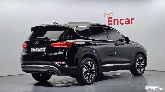 Main__Slider__Photo:Santafe Hyundai 2019.8-1