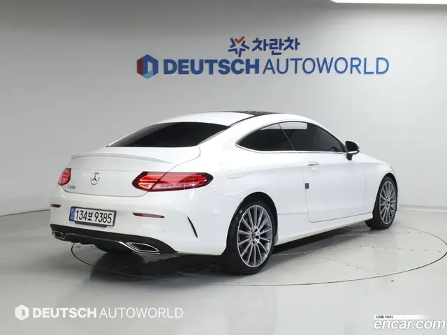Main__Slider__Photo:C-Class Mercedes-Benz 2022.10-1