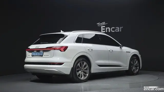 Main__Slider__Photo:e-tron Audi 2020.7-1