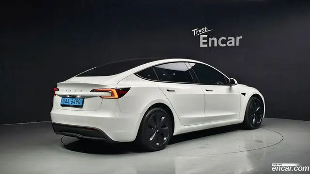 Main__Slider__Photo:Model 3 Tesla 2024.7-1