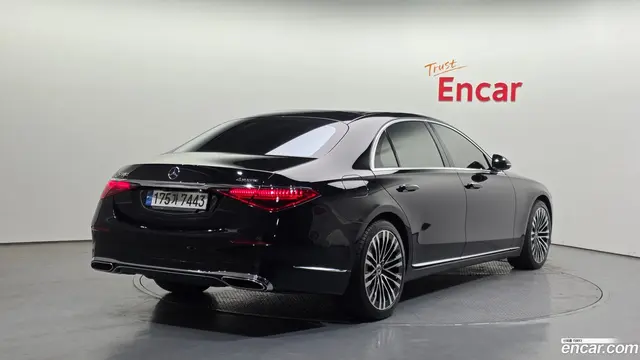 Main__Slider__Photo:S-Class Mercedes-Benz 2021.4-1