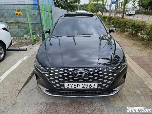 Main__Slider__Photo:Grandeur Hyundai 2020.8-1