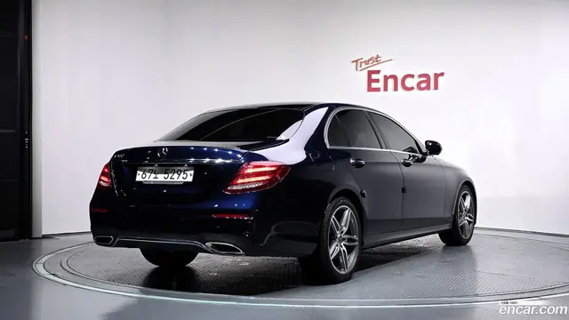 Main__Slider__Photo:E-Class Mercedes-Benz 2017.10-1